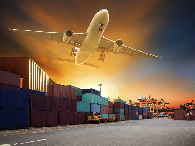 Boeing Designed A Weird Plane That Could ‘Suck Up’ Shipping Containers [Video]Read